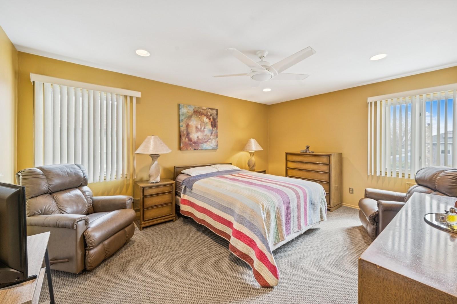 189 Pennsylvania Avenue, Island Park, NY 11558