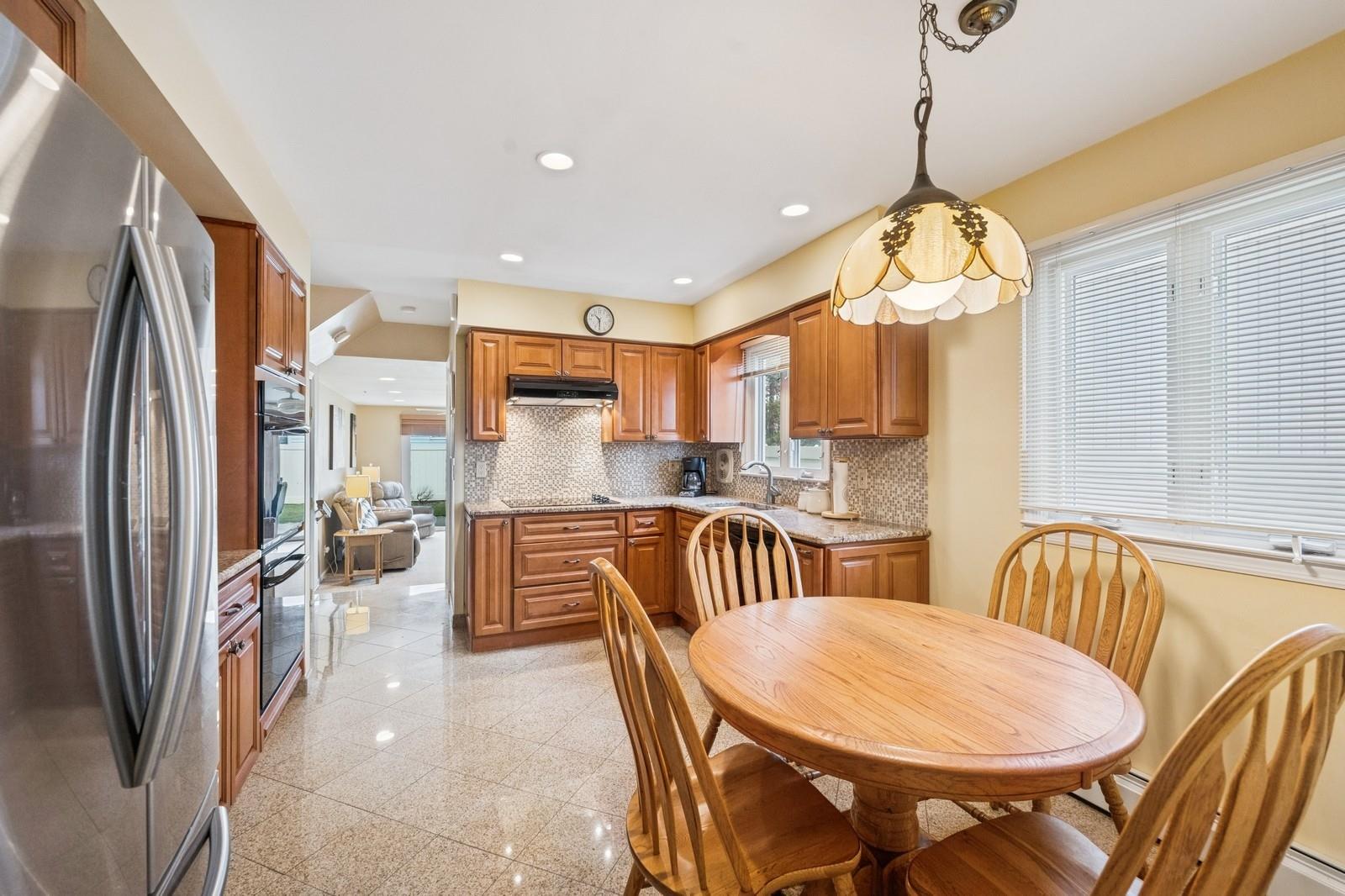 189 Pennsylvania Avenue, Island Park, NY 11558