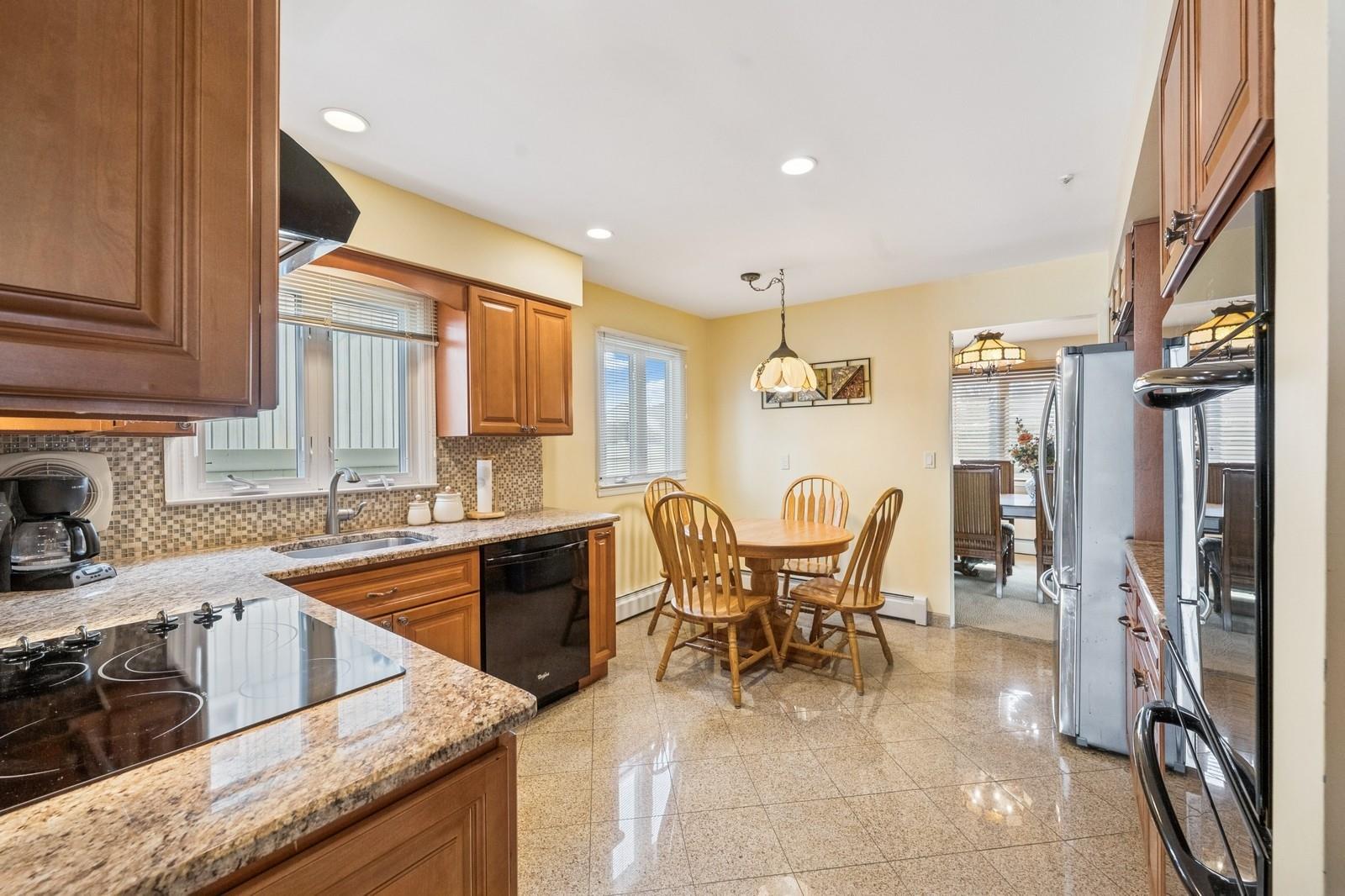 189 Pennsylvania Avenue, Island Park, NY 11558