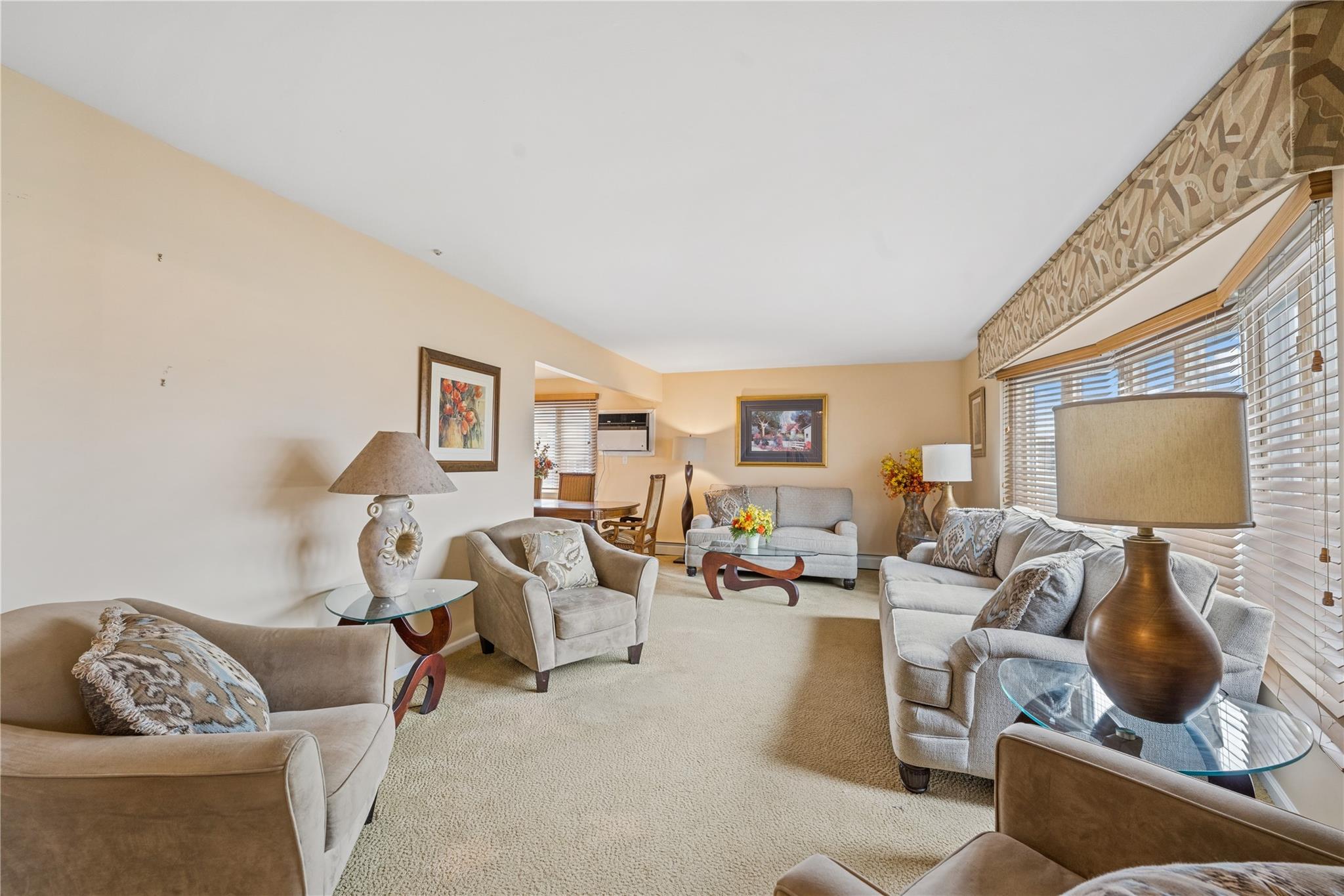 189 Pennsylvania Avenue, Island Park, NY 11558