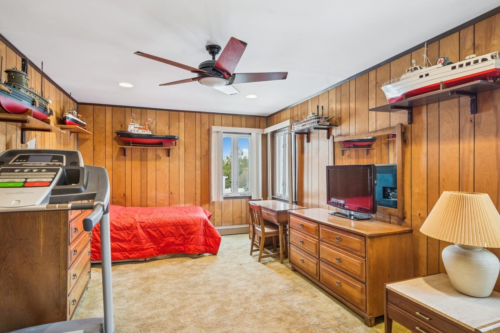 189 Pennsylvania Avenue, Island Park, NY 11558