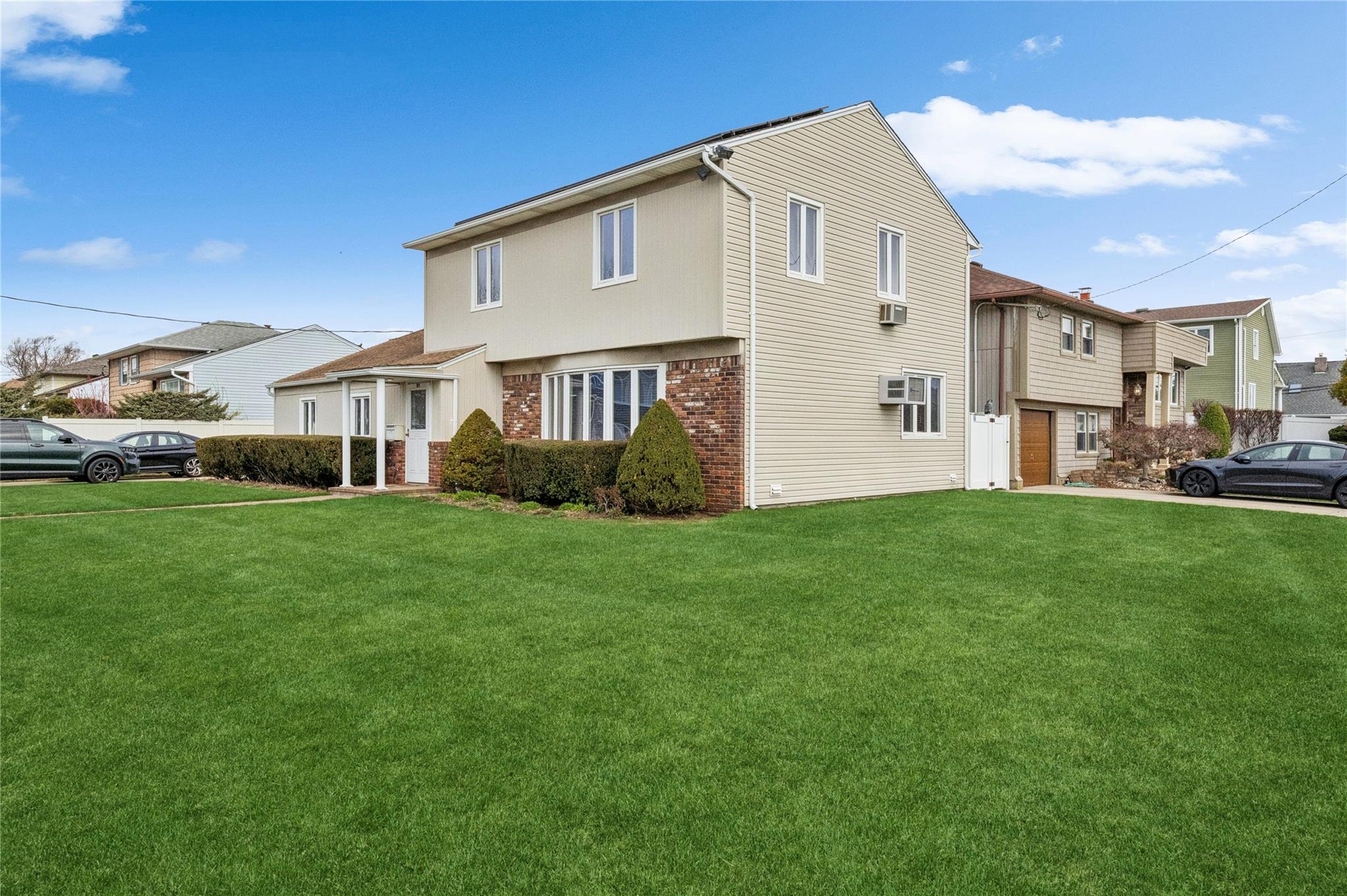 189 Pennsylvania Avenue, Island Park, NY 11558