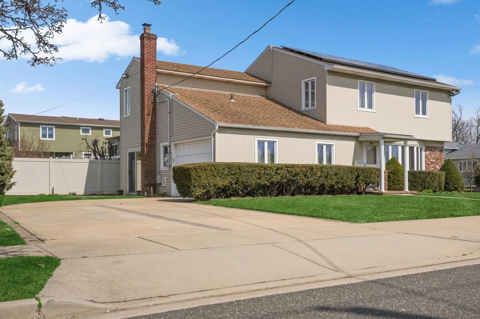 189 Pennsylvania Avenue, Island Park, NY 11558