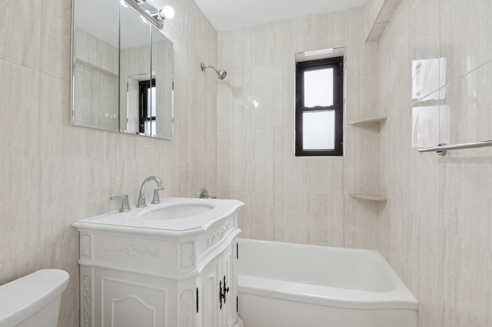 147-10 84 Rd # 2 K, Briarwood, NY 11435