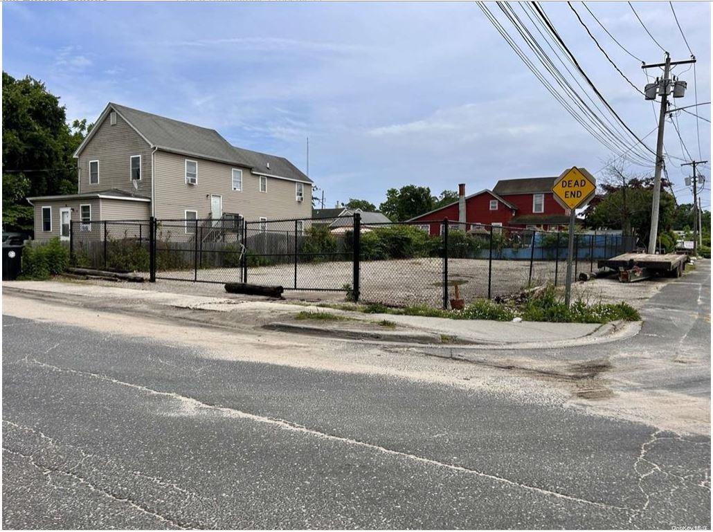 38 Redington Street, Bay Shore, NY 11706
