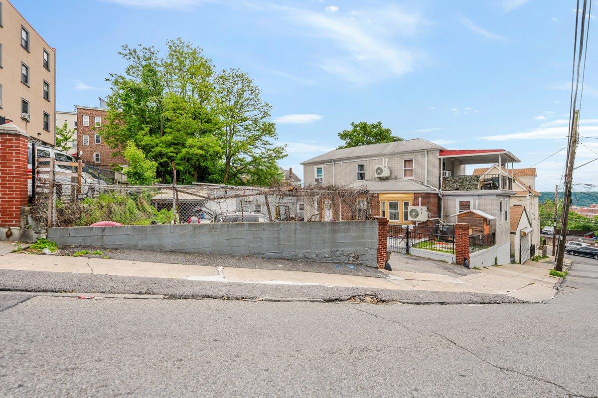 31 Thurman Street, Yonkers, NY 10701