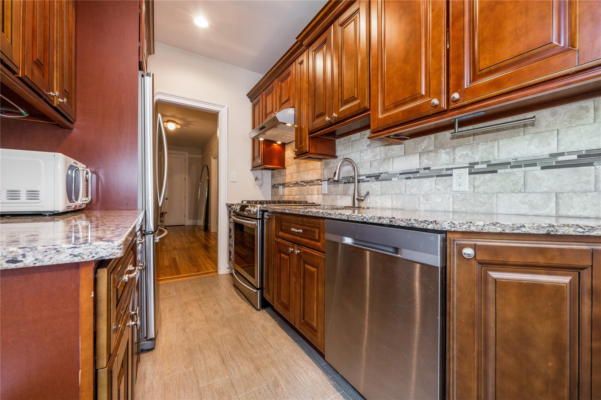 12 Hamilton Place # A-10, Garden City, NY 11530