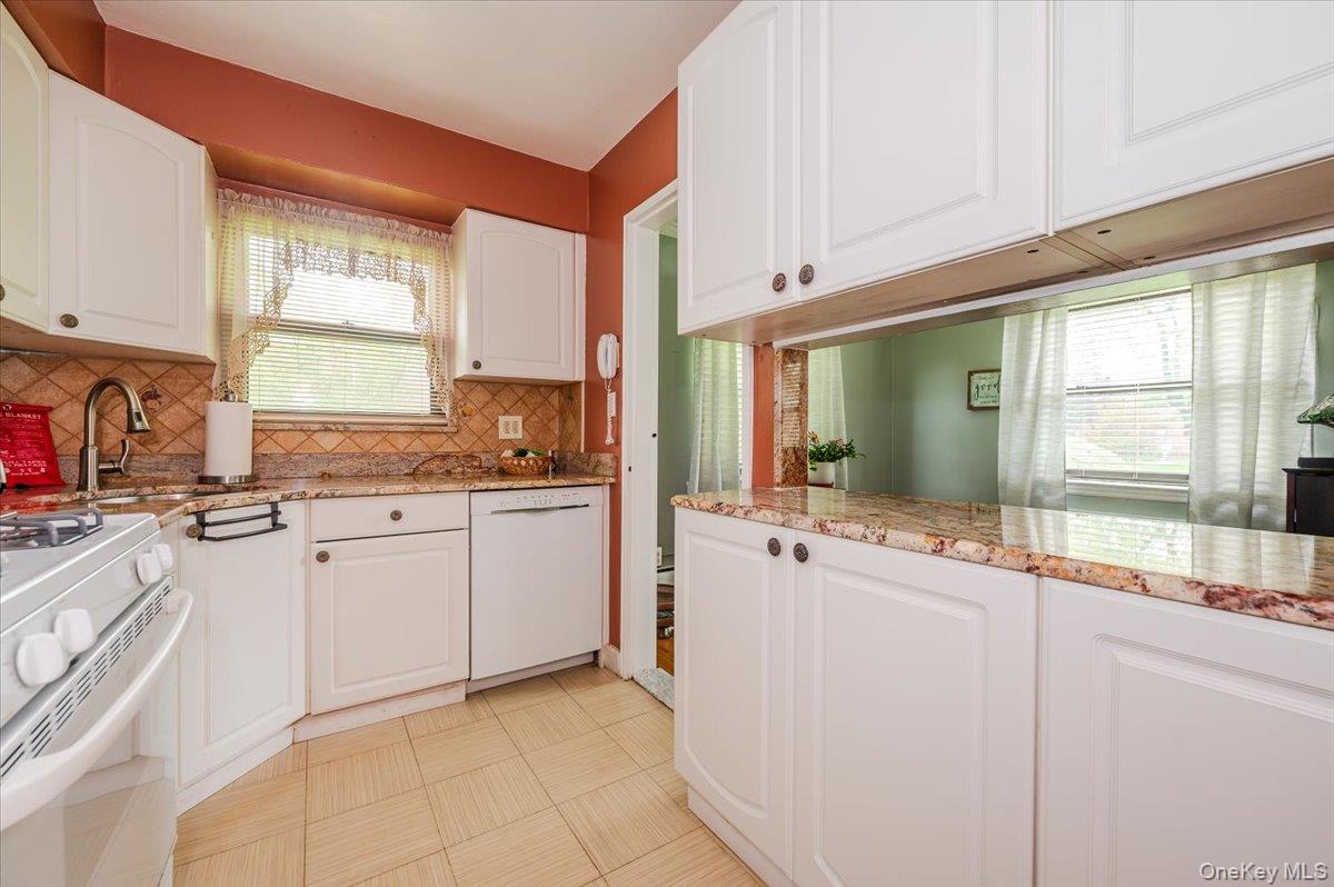 1215 E Broadway # A-13, Hewlett, NY 115578