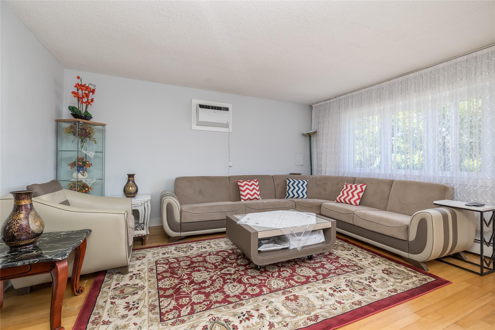 1 Varney Avenue, Huntington Station, NY 11746