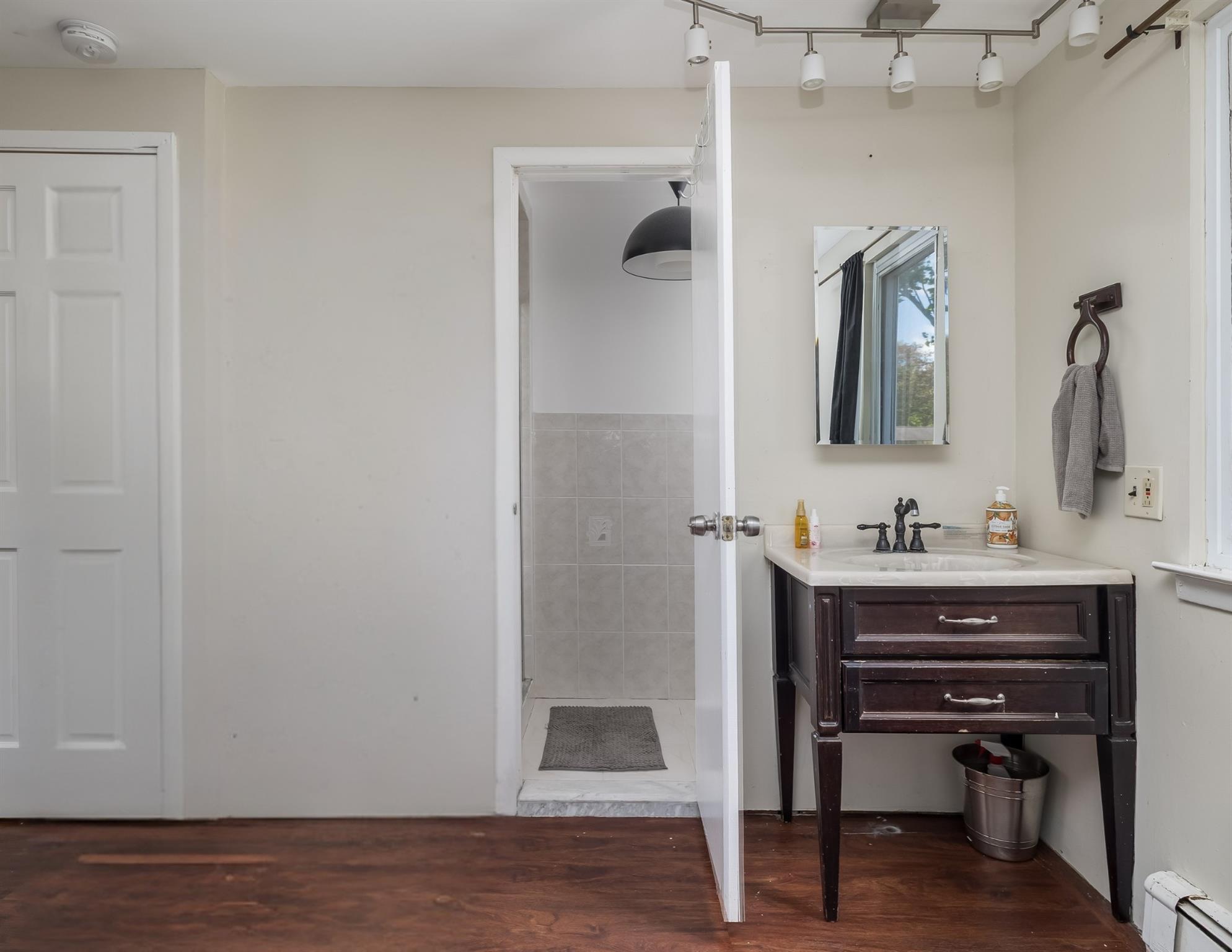 1 Varney Avenue, Huntington Station, NY 11746