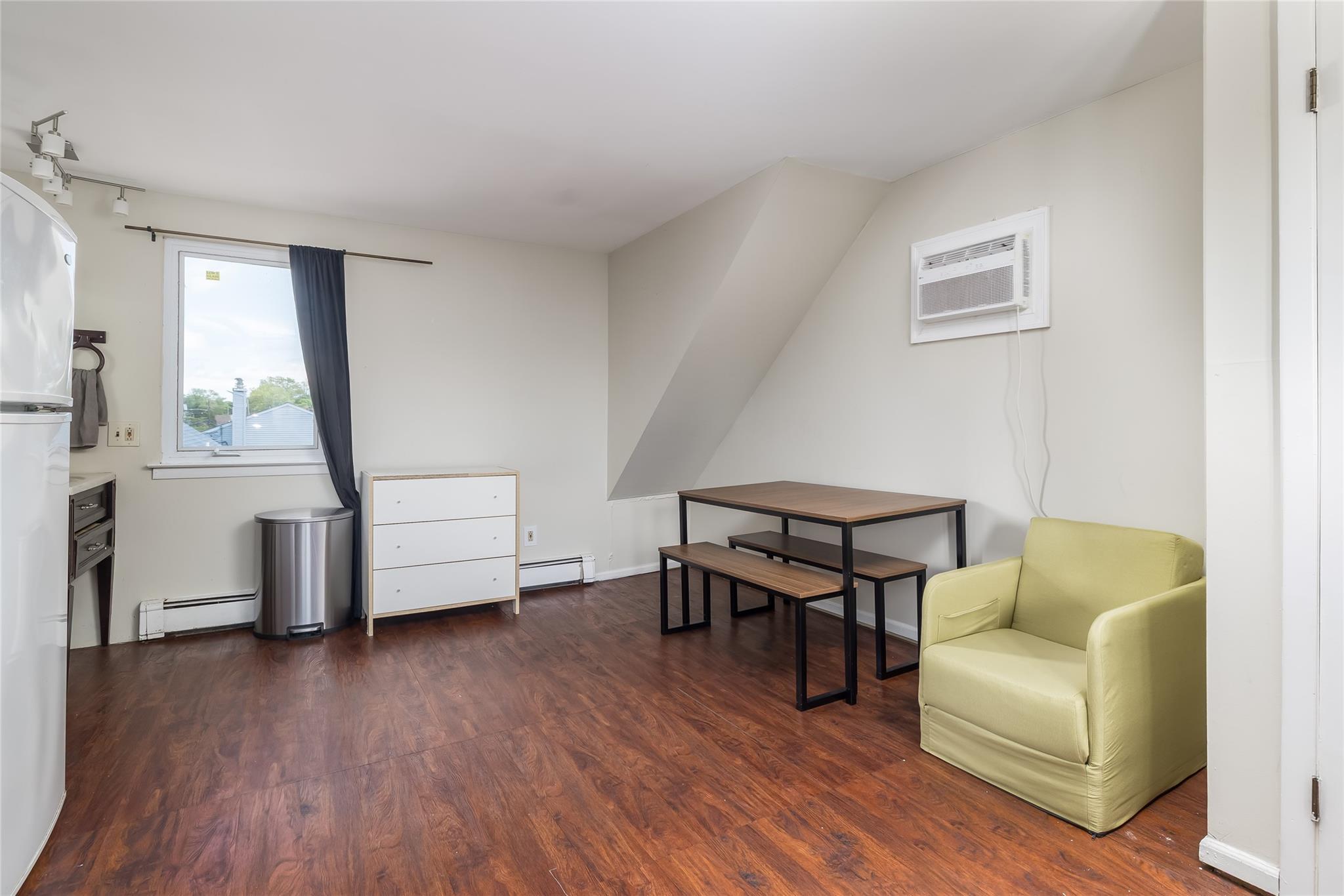 1 Varney Avenue, Huntington Station, NY 11746