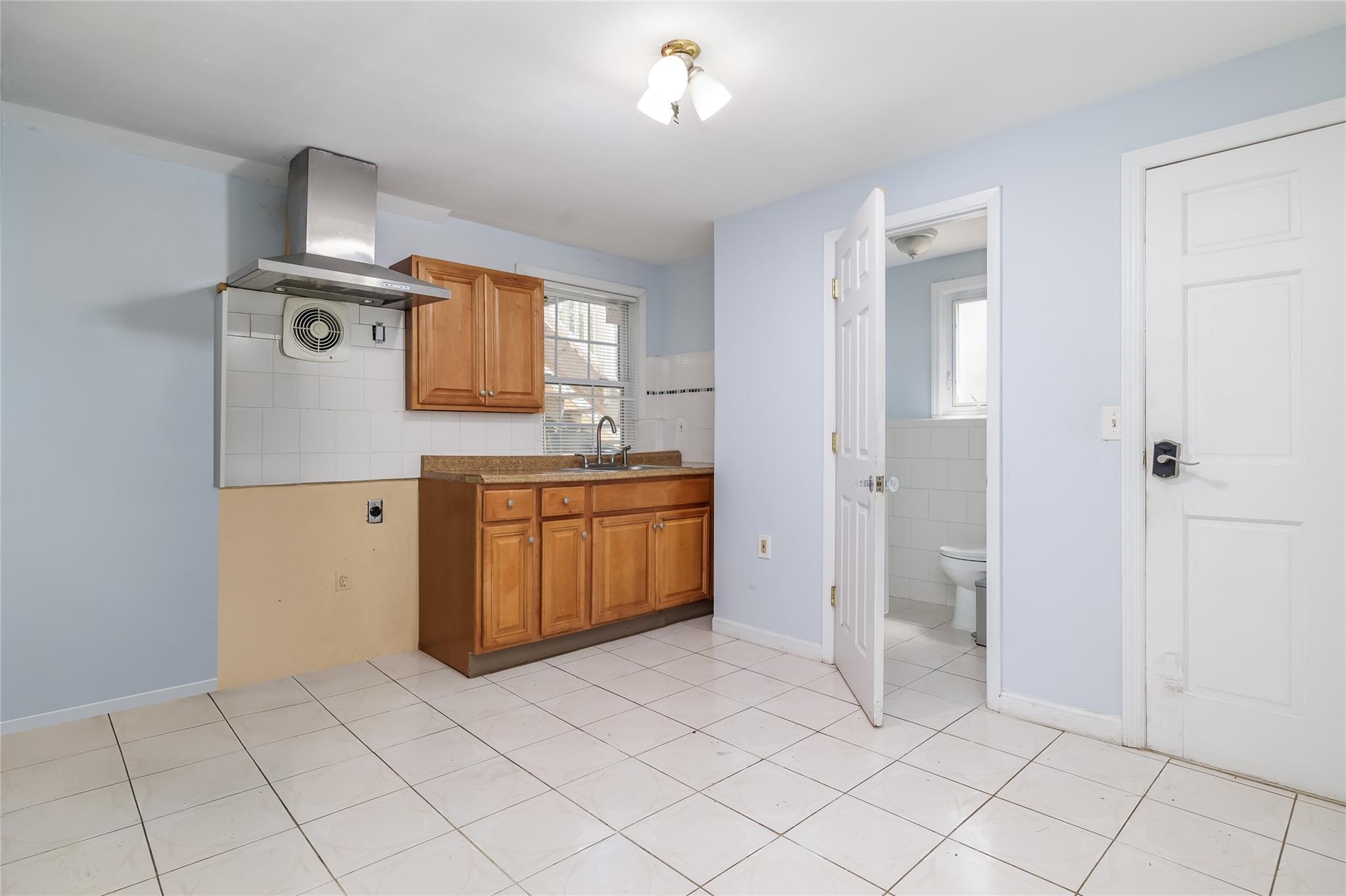 1 Varney Avenue, Huntington Station, NY 11746