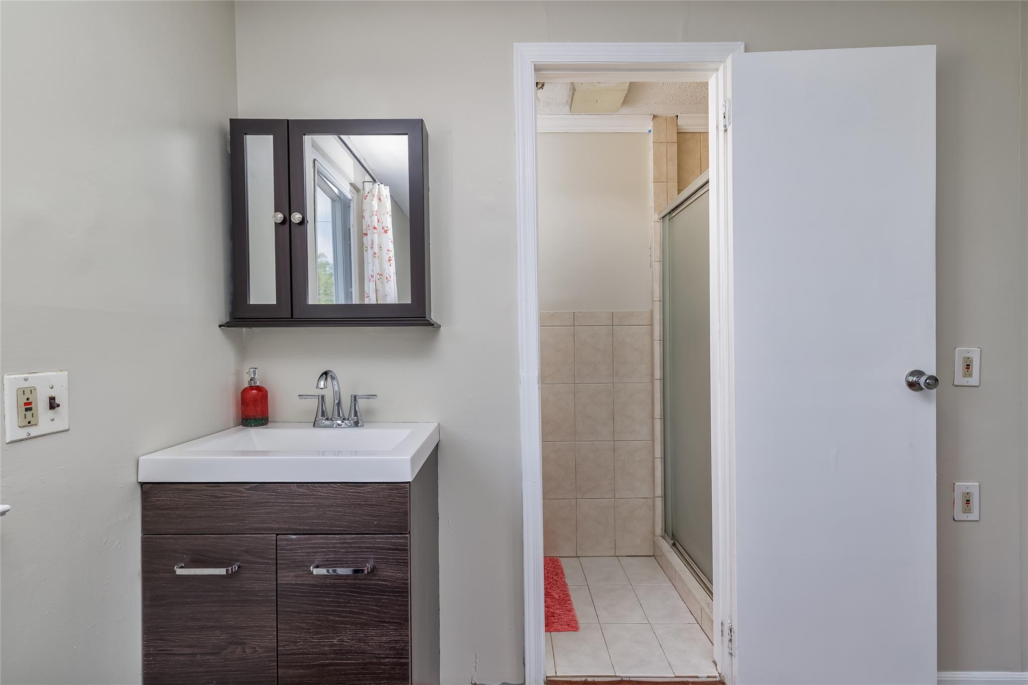 1 Varney Avenue, Huntington Station, NY 11746