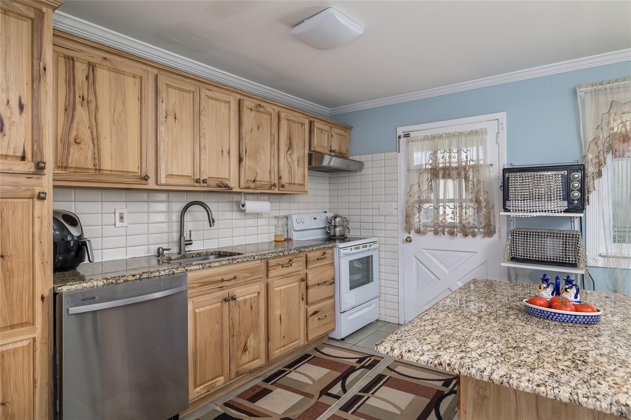 1 Varney Avenue, Huntington Station, NY 11746