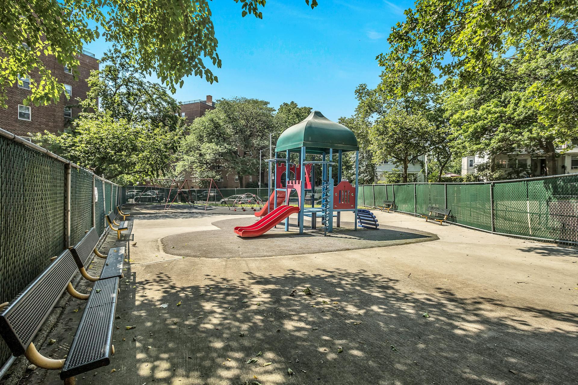 139-15 83 Avenue # 433, Briarwood, NY 11435