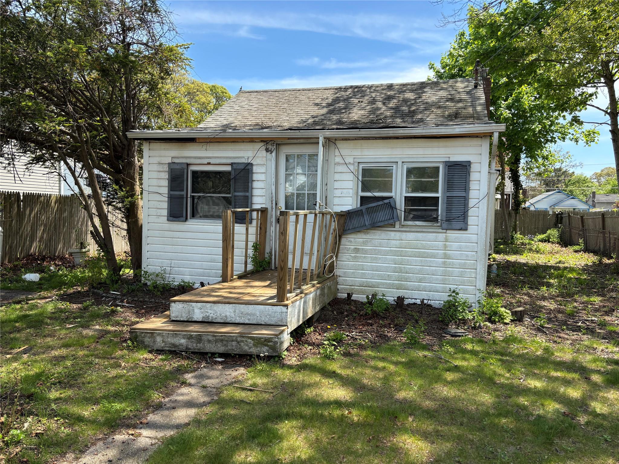 192 E Parkview Drive, Shirley, NY 11967