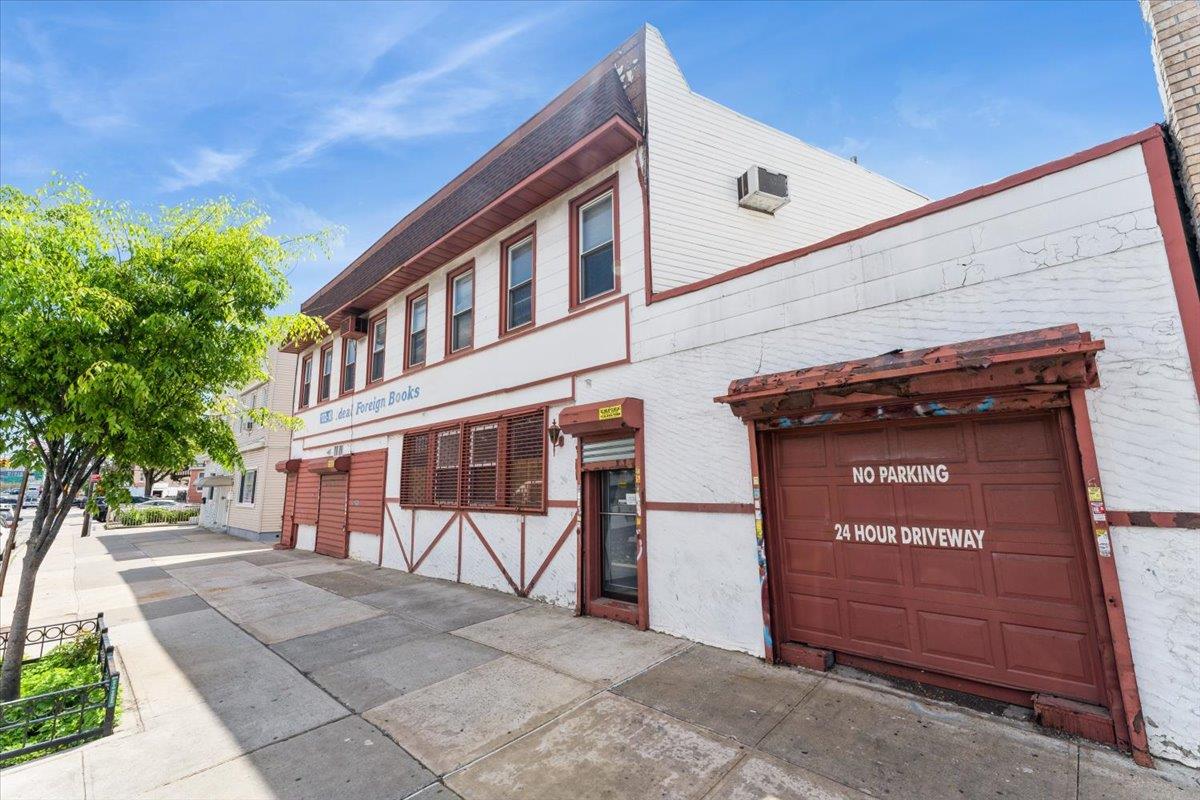 132-10 Hillside Avenue, Richmond Hill, NY 11418