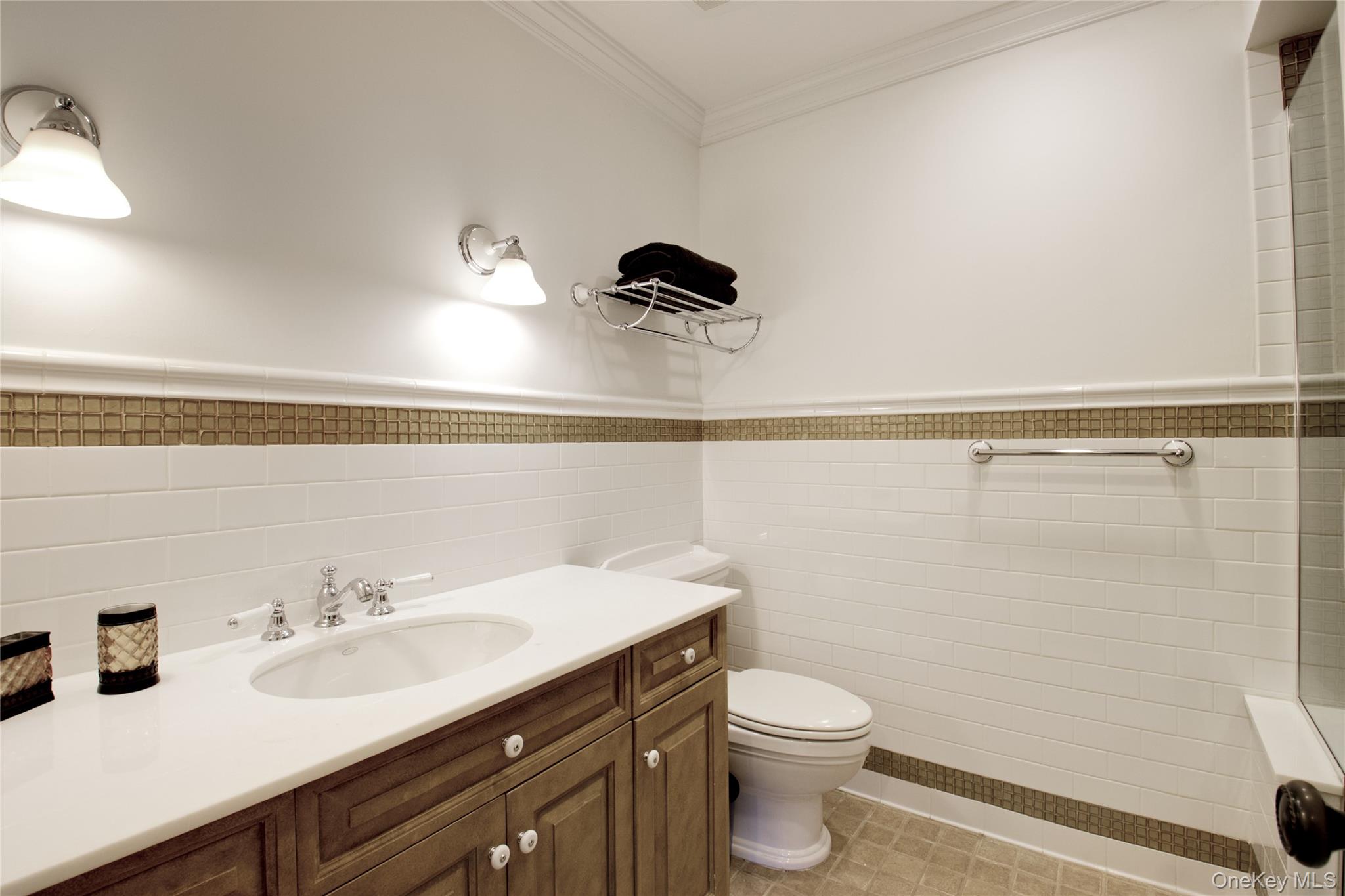 25 The Oaks, Roslyn, NY 11576