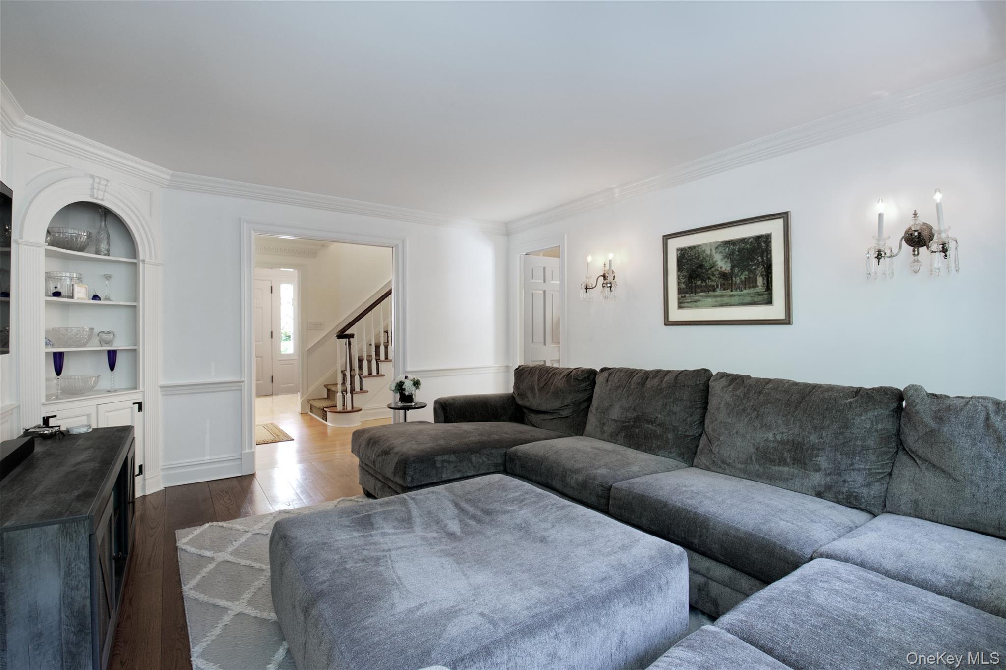 25 The Oaks, Roslyn, NY 11576