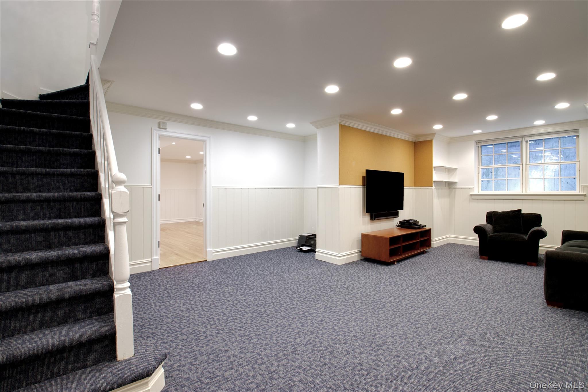 25 The Oaks, Roslyn, NY 11576