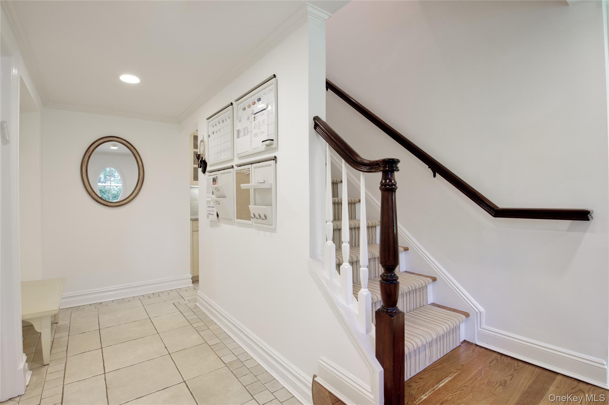 25 The Oaks, Roslyn, NY 11576