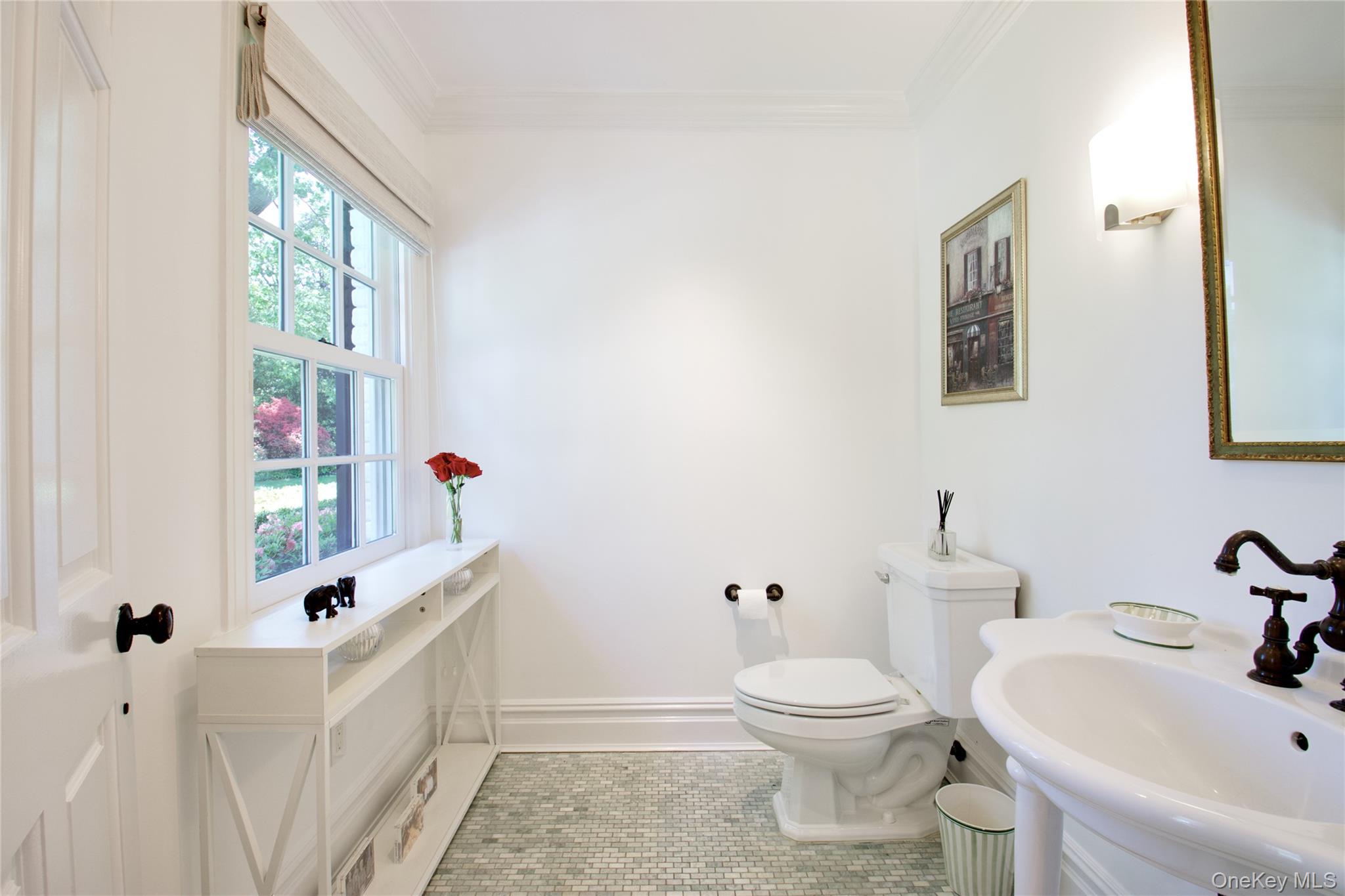 25 The Oaks, Roslyn, NY 11576