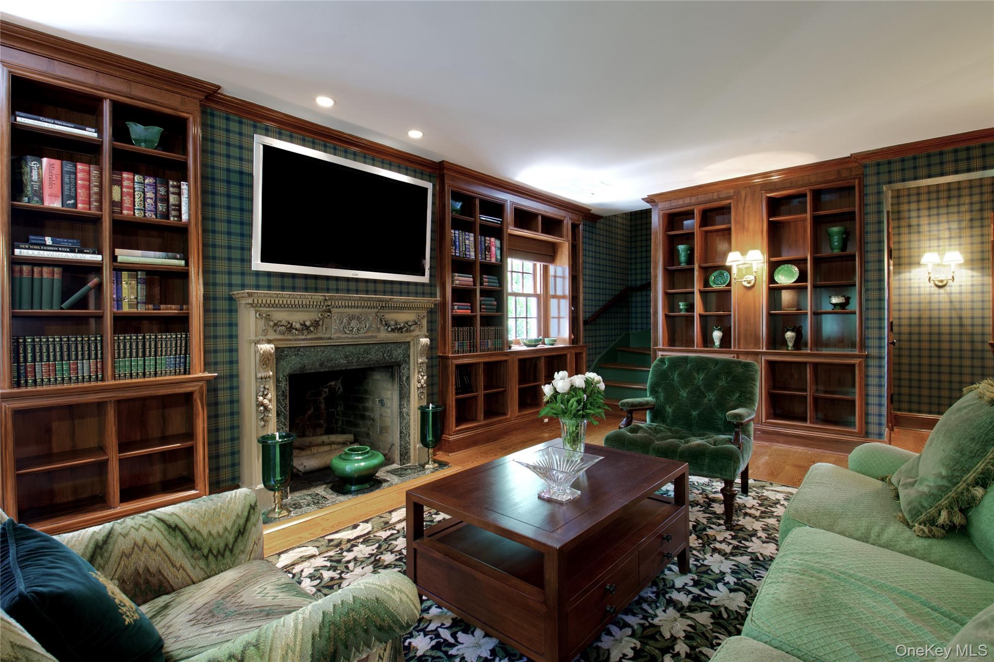 25 The Oaks, Roslyn, NY 11576