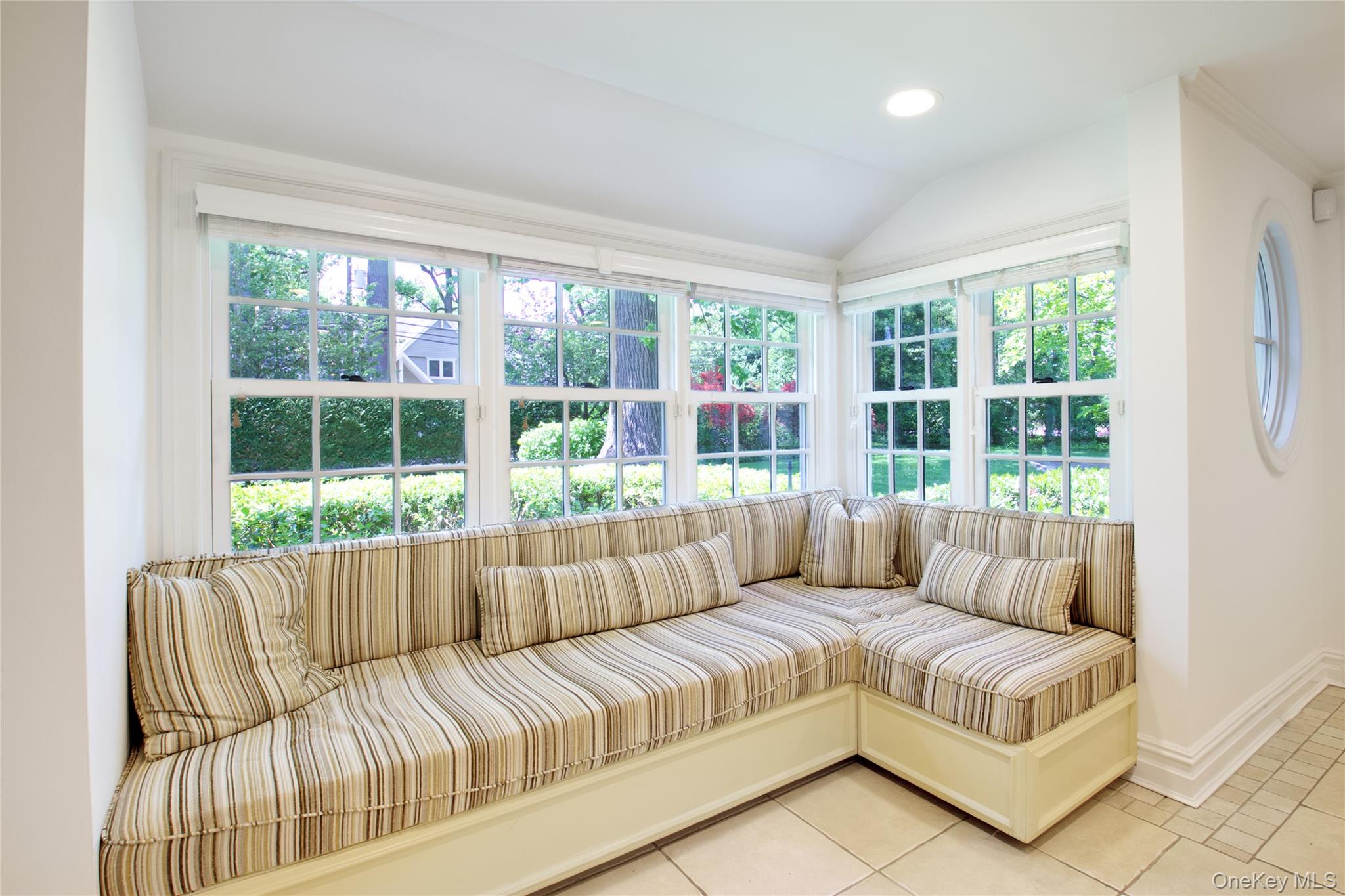 25 The Oaks, Roslyn, NY 11576