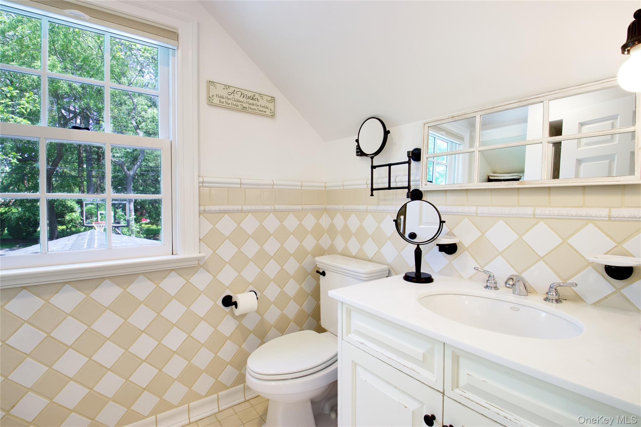 25 The Oaks, Roslyn, NY 11576