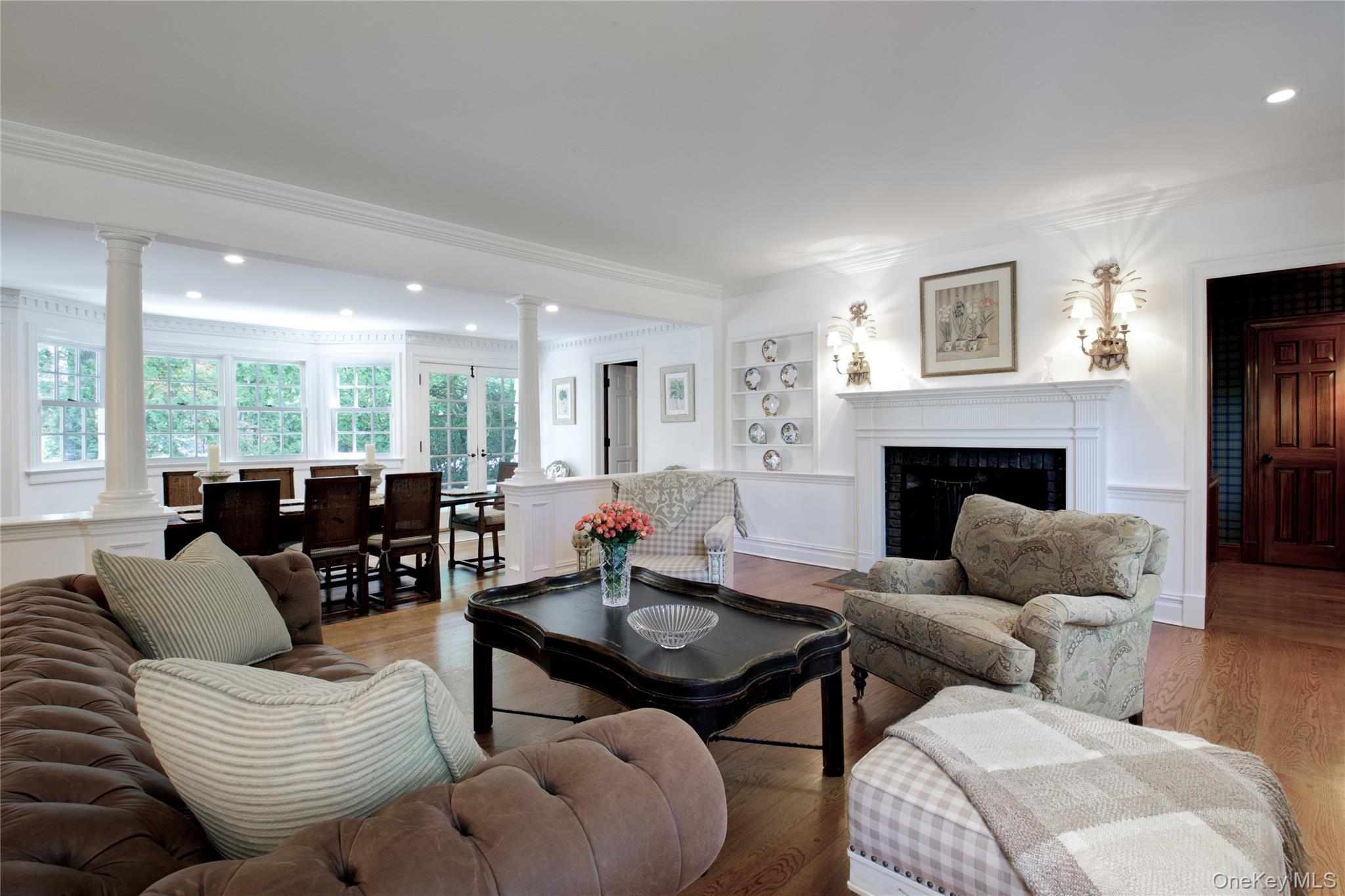 25 The Oaks, Roslyn, NY 11576