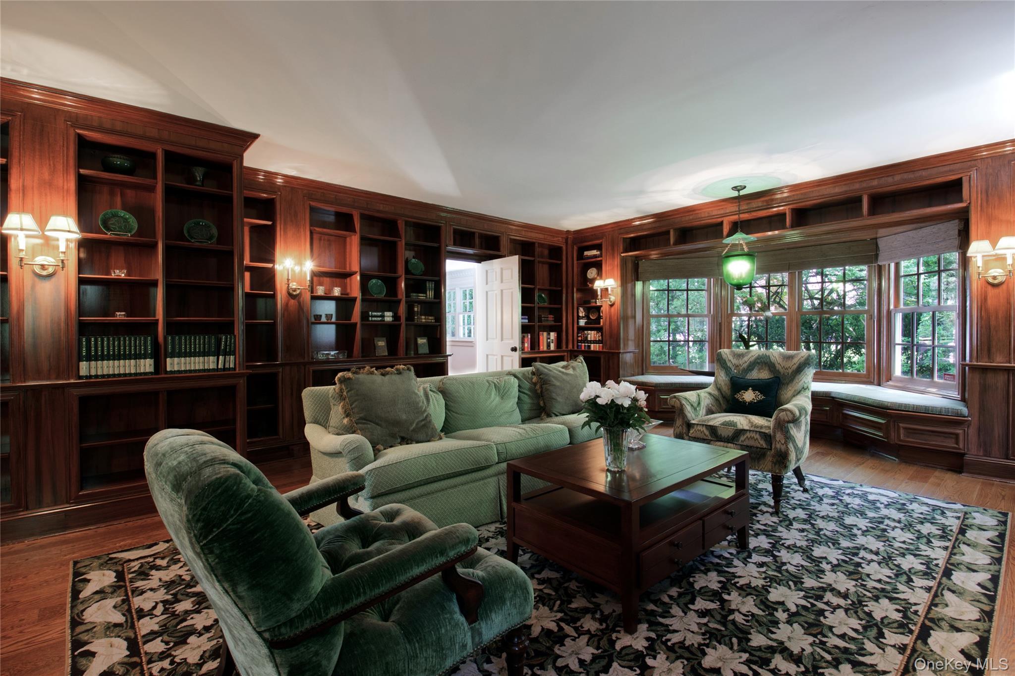 25 The Oaks, Roslyn, NY 11576