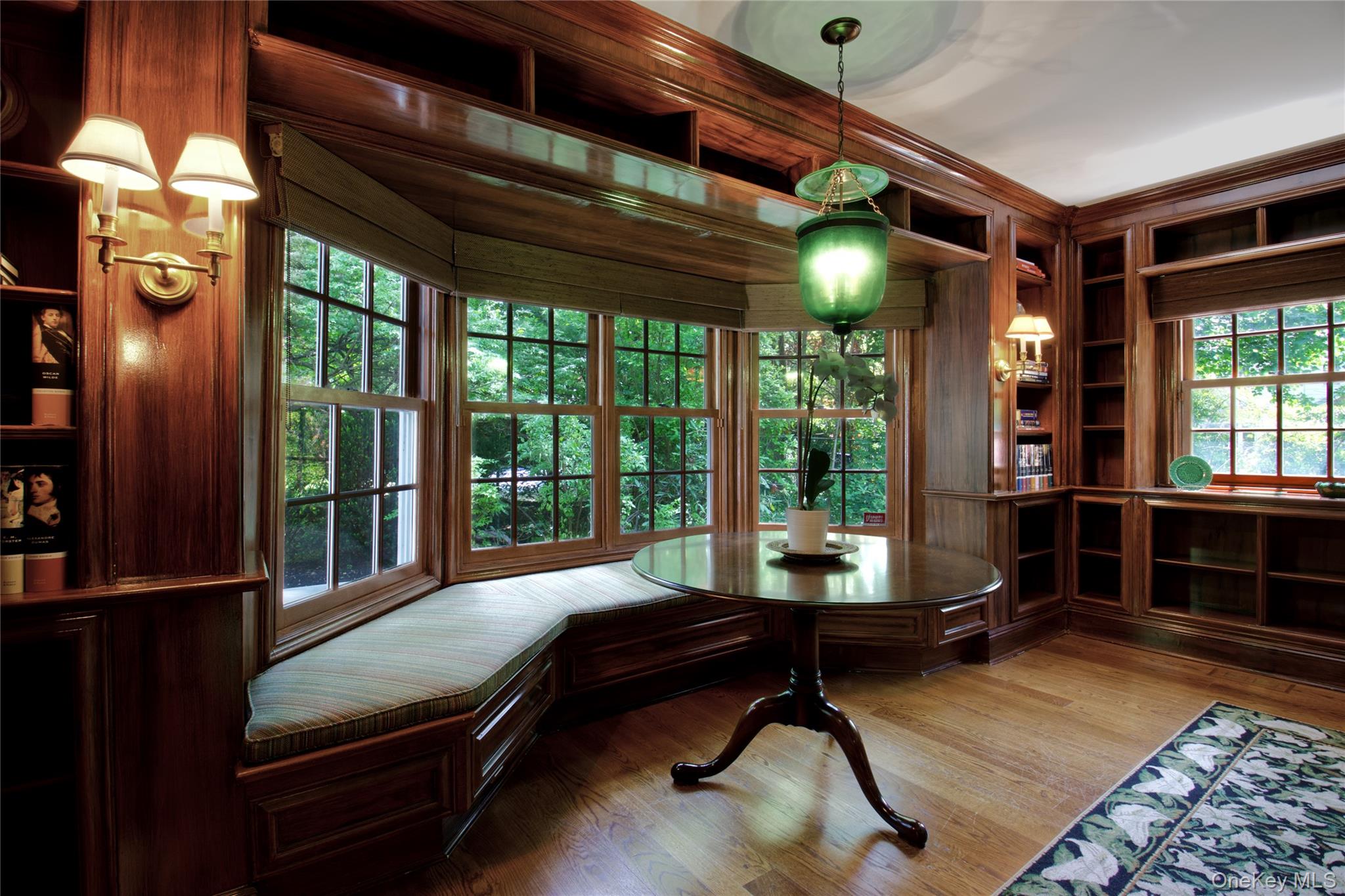 25 The Oaks, Roslyn, NY 11576