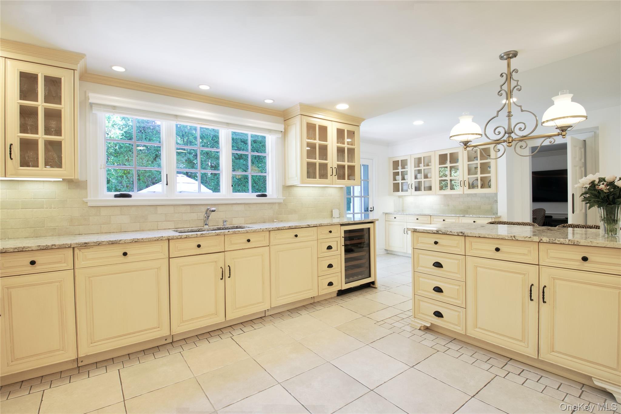 25 The Oaks, Roslyn, NY 11576