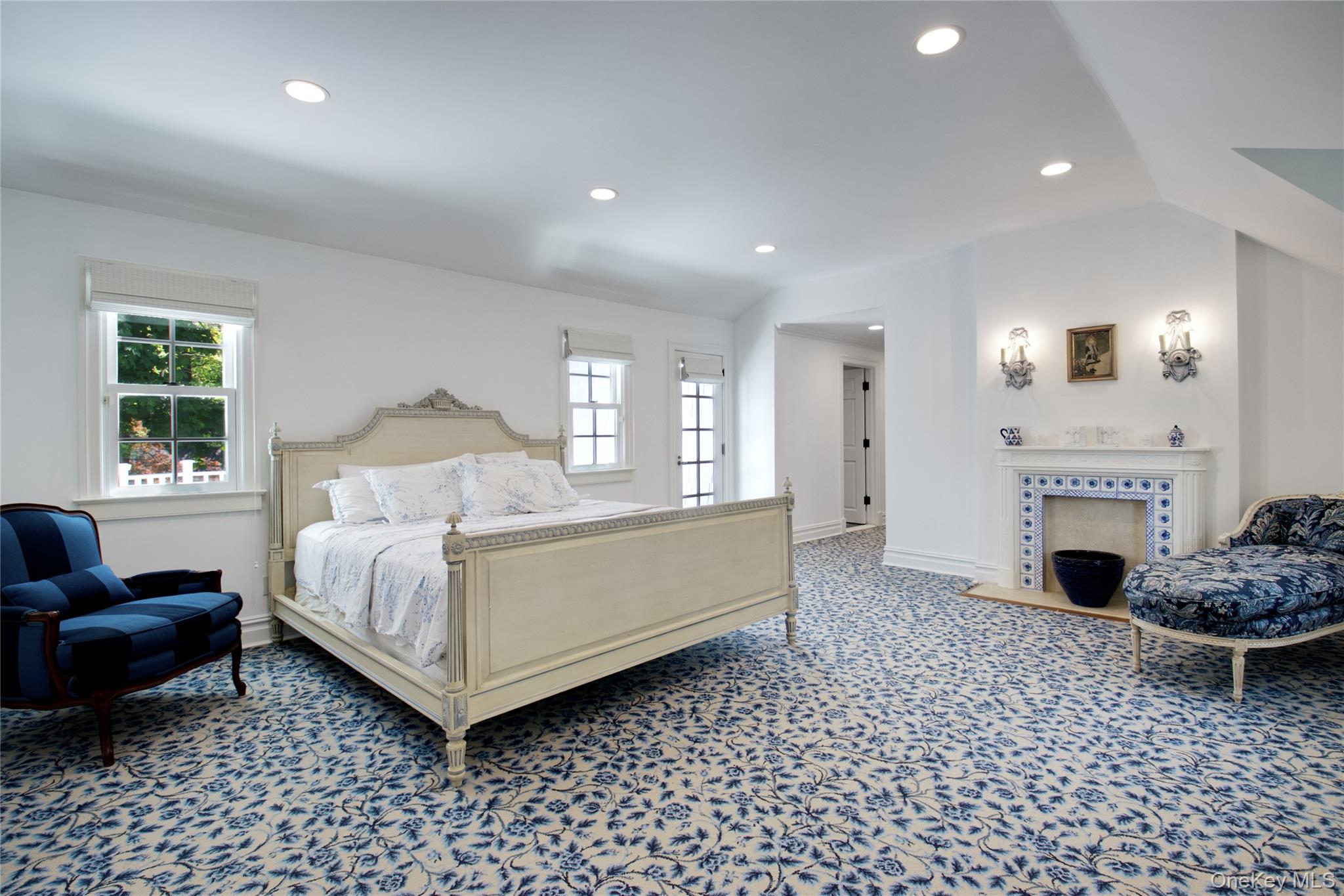 25 The Oaks, Roslyn, NY 11576