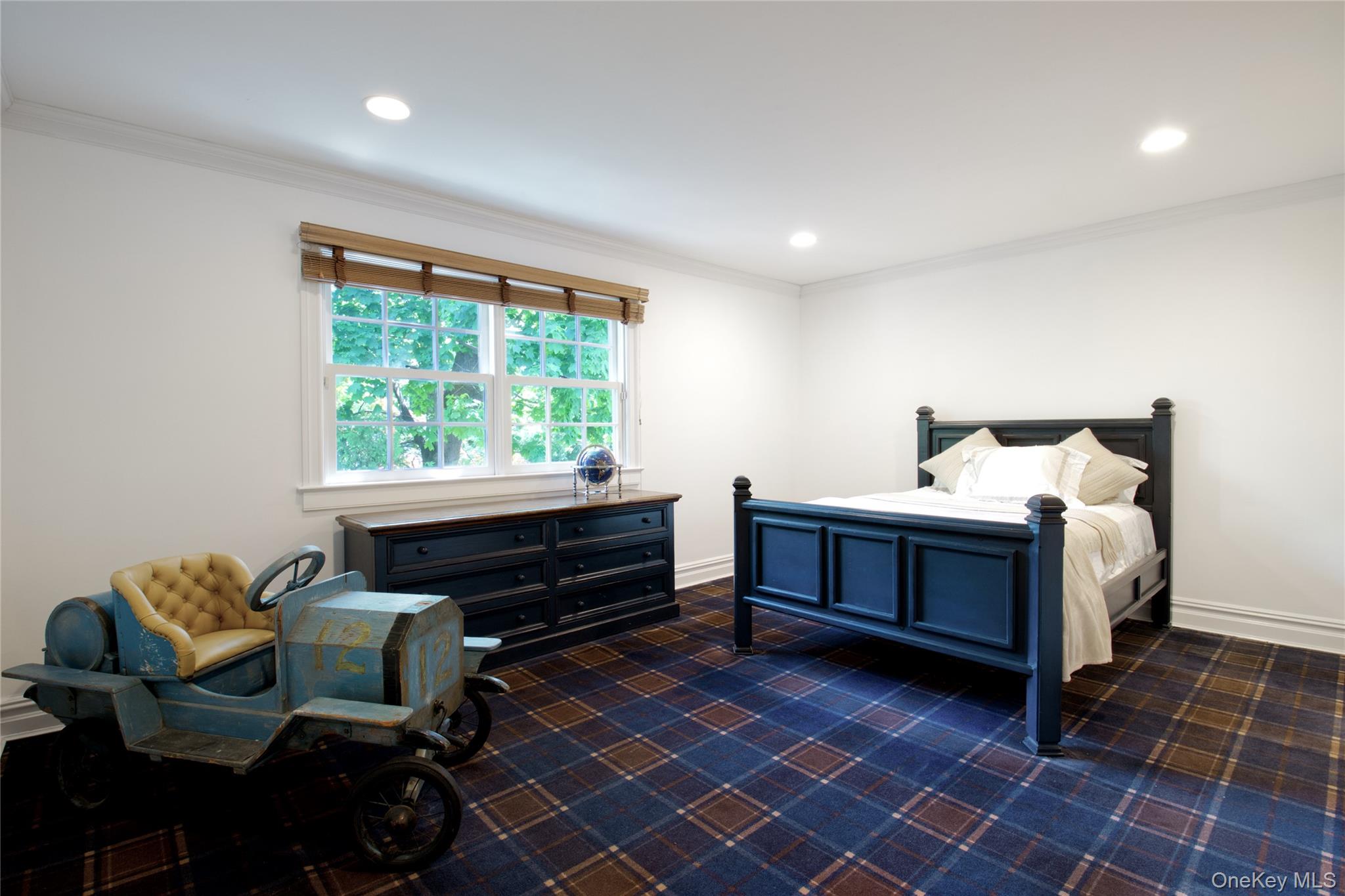 25 The Oaks, Roslyn, NY 11576