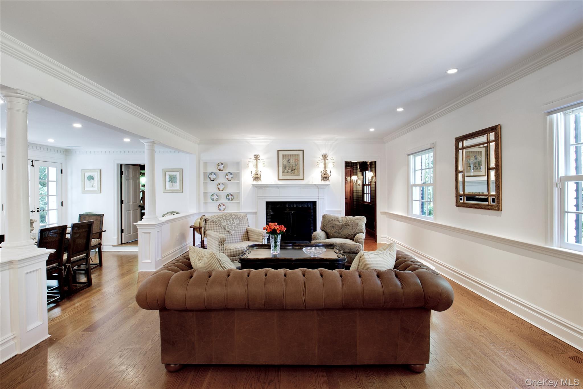 25 The Oaks, Roslyn, NY 11576