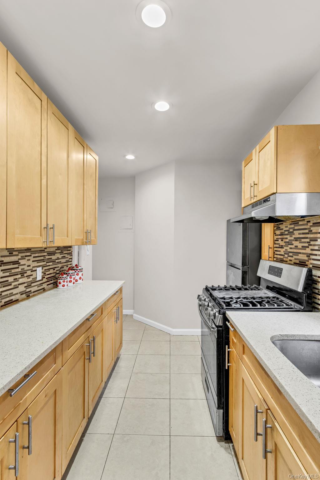 640 W 231 Street # 2B, Bronx, NY 10463