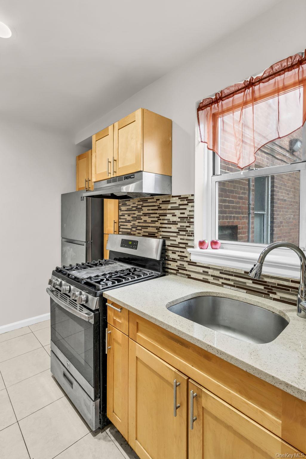 640 W 231 Street # 2B, Bronx, NY 10463