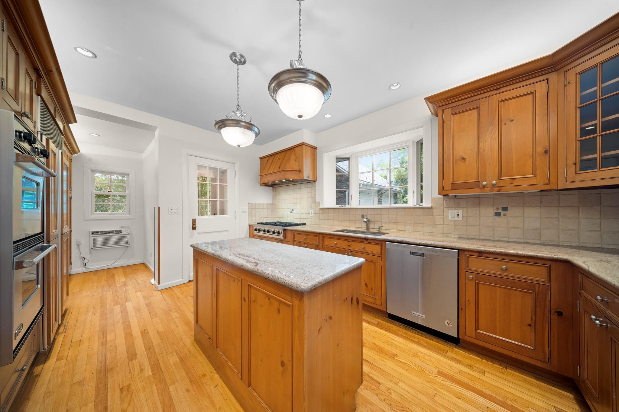 681 W 231st Street, Bronx, NY 10463