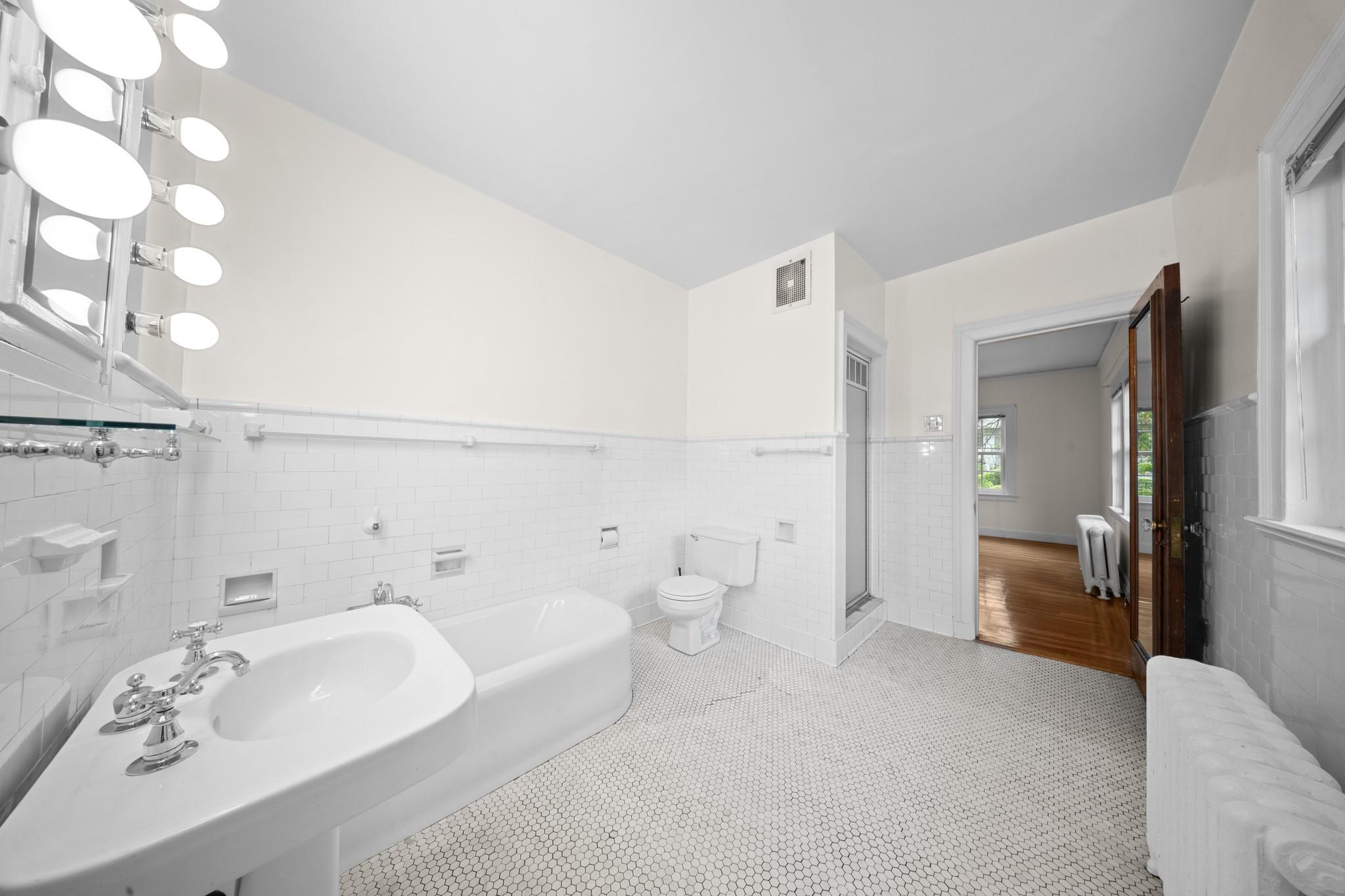 681 W 231st Street, Bronx, NY 10463