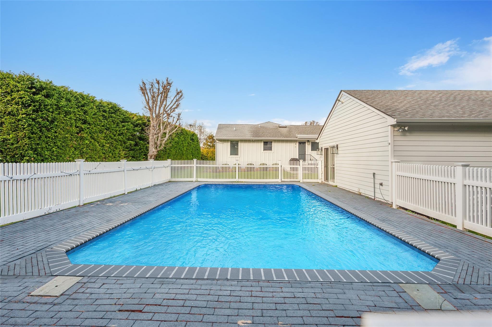 75 Saint Andrews Road, Southampton, NY 11968