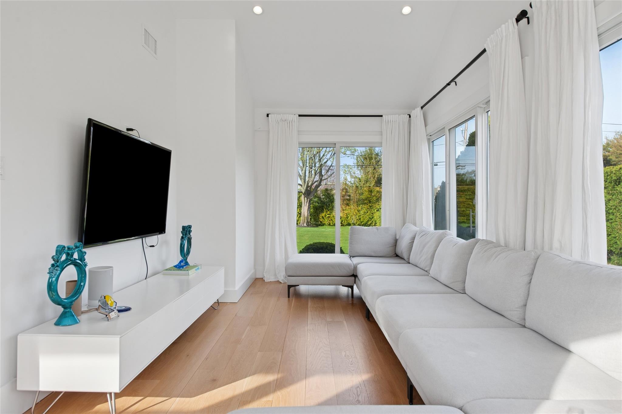 75 Saint Andrews Road, Southampton, NY 11968