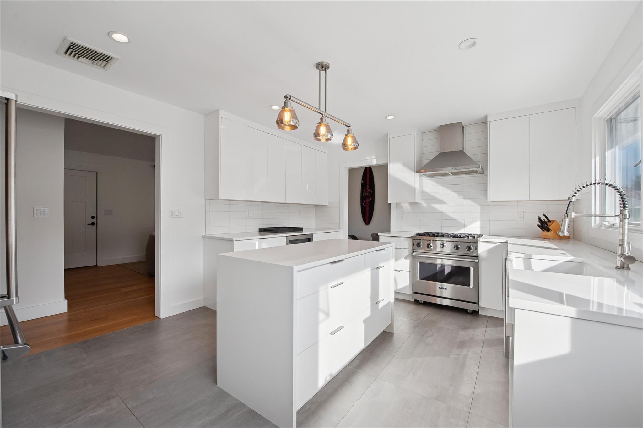 75 Saint Andrews Road, Southampton, NY 11968