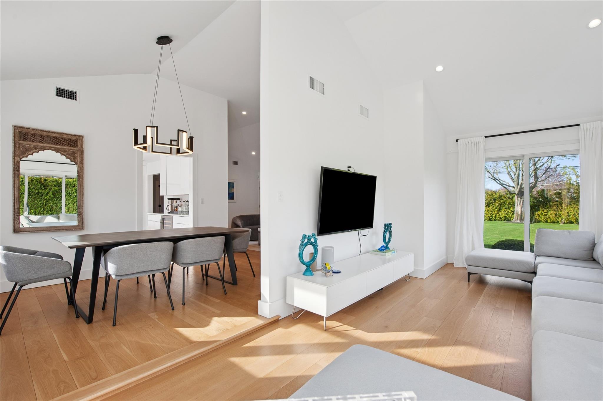 75 Saint Andrews Road, Southampton, NY 11968