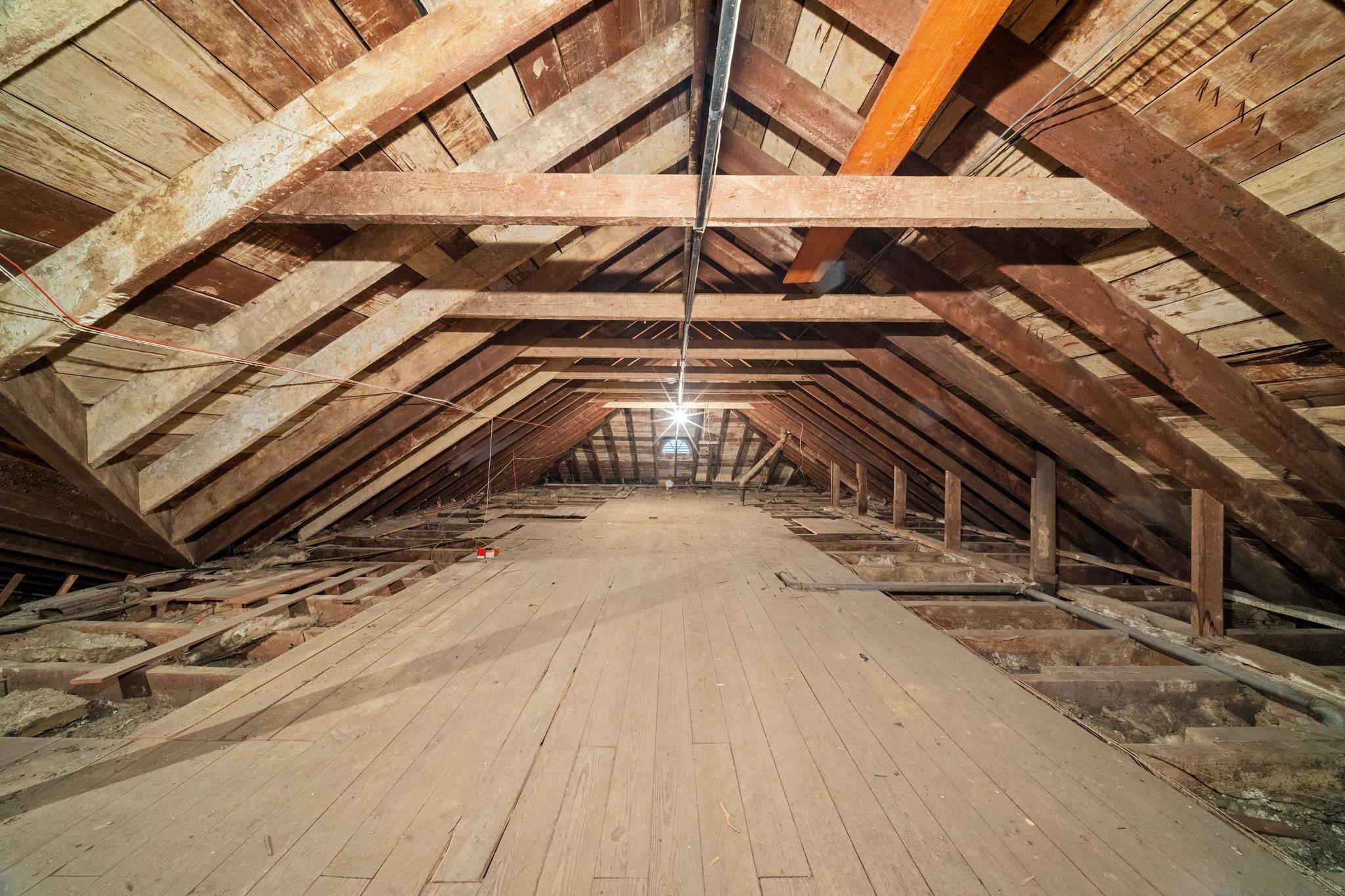 10-08 Shore Road, Douglaston, NY 11363