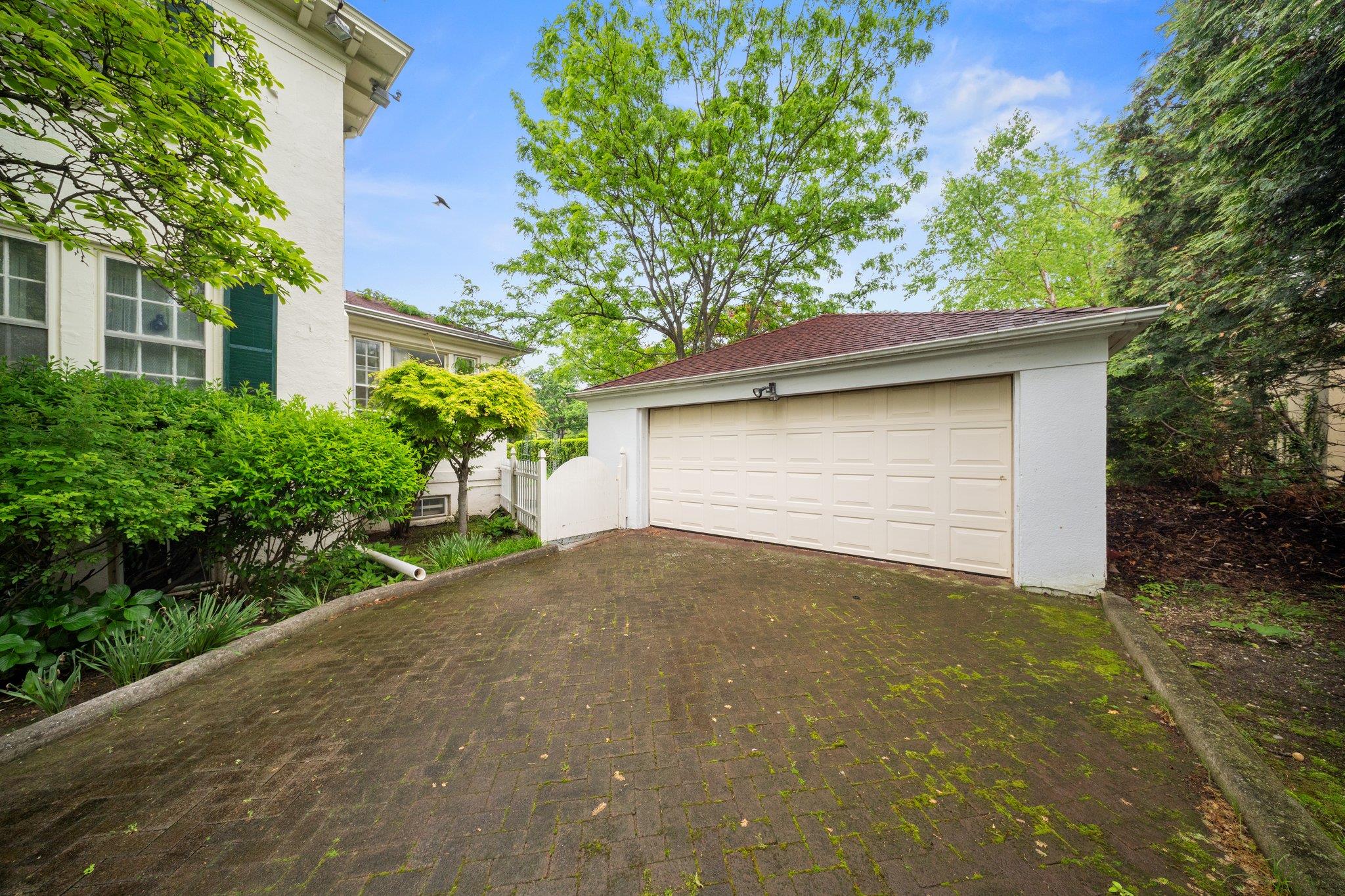 10-08 Shore Road, Douglaston, NY 11363