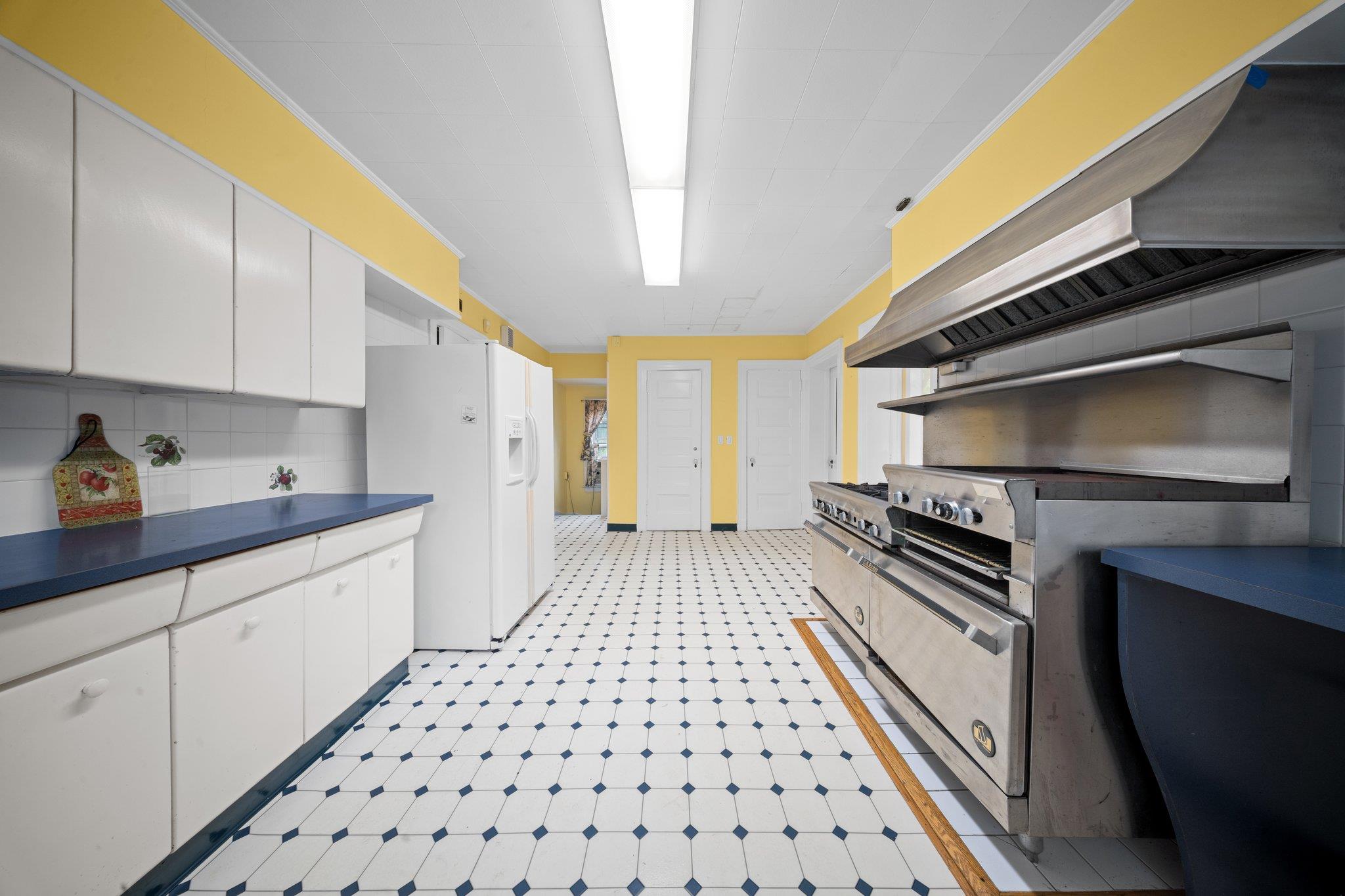 10-08 Shore Road, Douglaston, NY 11363