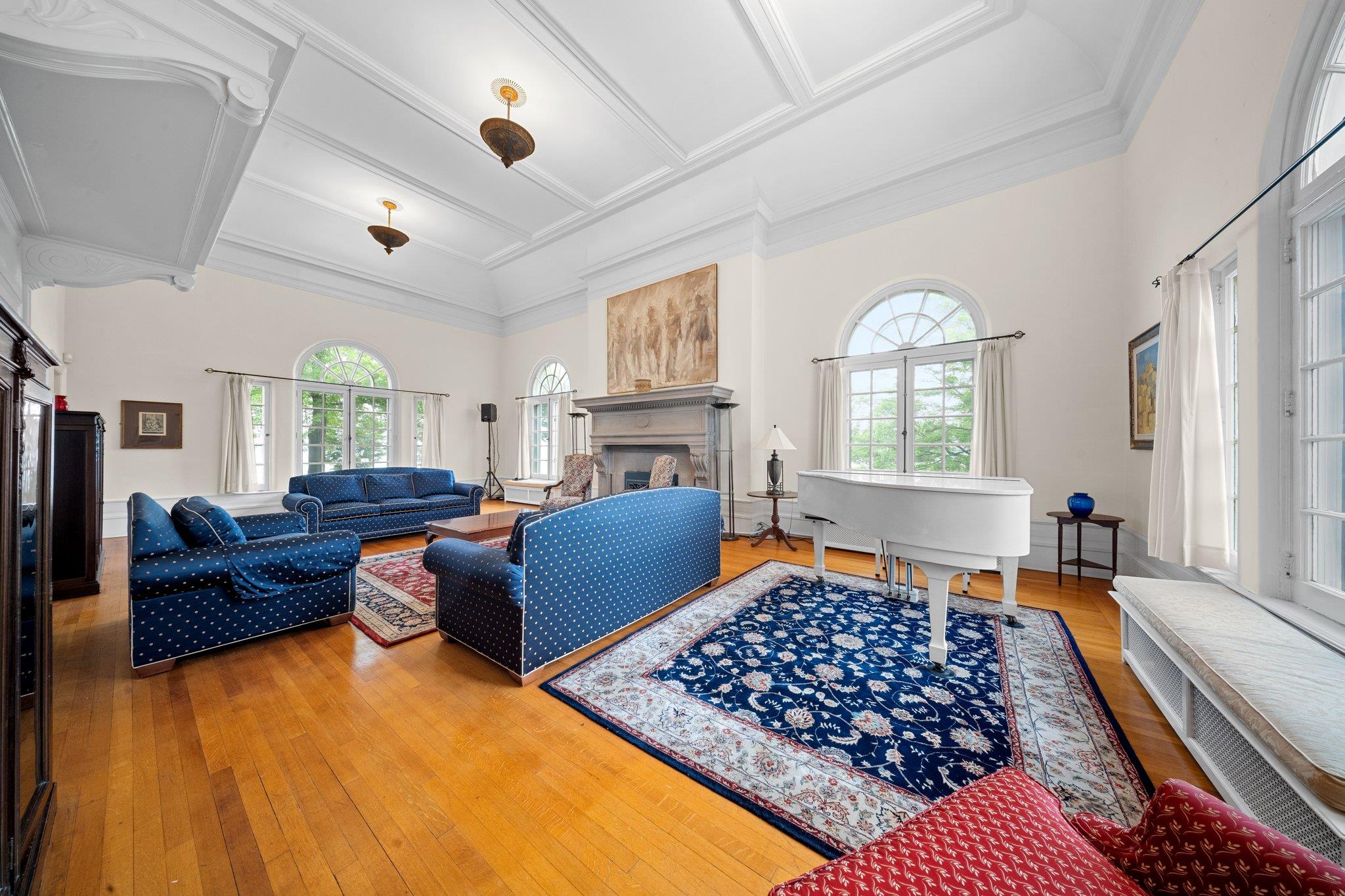 10-08 Shore Road, Douglaston, NY 11363