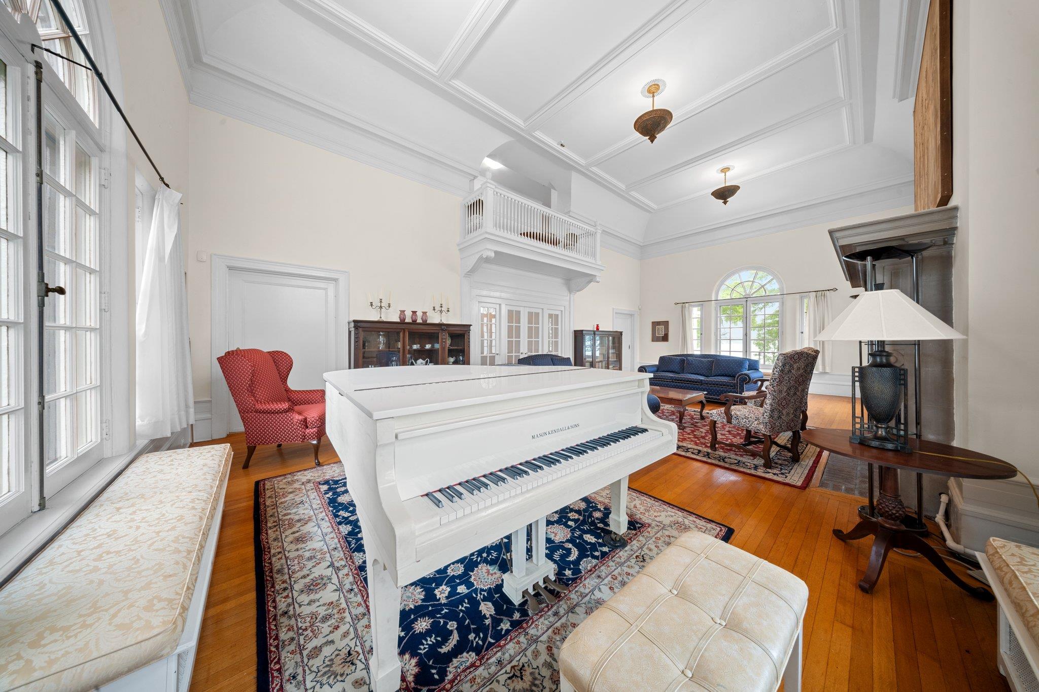 10-08 Shore Road, Douglaston, NY 11363