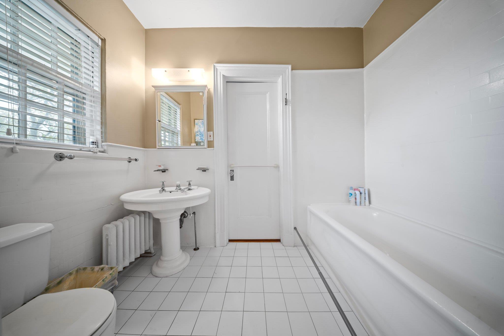 10-08 Shore Road, Douglaston, NY 11363